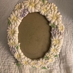 NWOT FLORAL PASTEL PICTURE FRAME